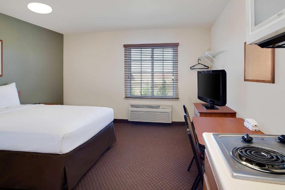 Queen Suite - Non-Smoking interior